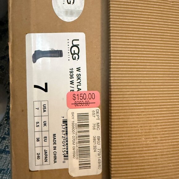 UGG 1936 SKYLAIR Size EU 38 /US 7 Knit Black Leather Shearling Lined Women Boots - Picture 4 of 6